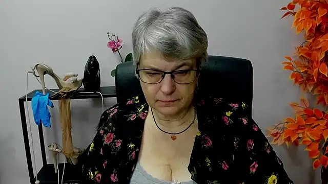 Snapshot of IrisDream chatting on December 10, 2024, 7:16 am IrisDream online show from December 10, 2024, 7:16 am