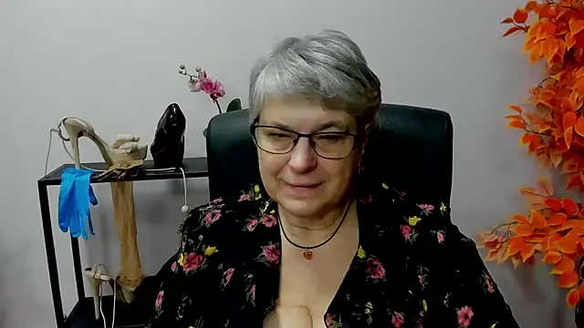 Snapshot of IrisDream chatting on December 10, 2024, 1:55 pm IrisDream online show from December 10, 2024, 1:55 pm