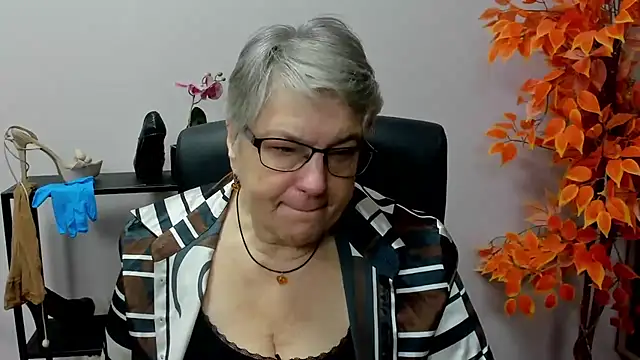Snapshot of IrisDream chatting on December 11, 2024, 7:20 am IrisDream online show from December 11, 2024, 7:20 am