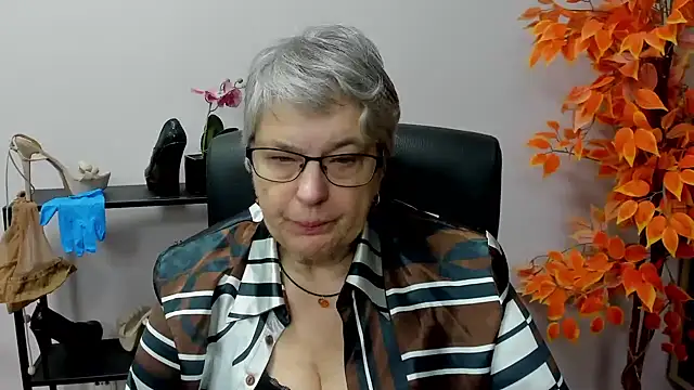 Snapshot of IrisDream chatting on December 11, 2024, 10:47 am IrisDream online show from December 11, 2024, 10:47 am