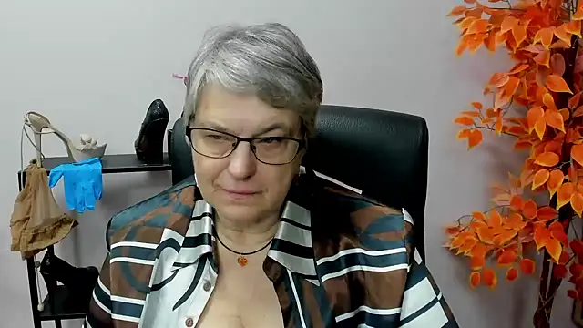 Snapshot of IrisDream chatting on December 11, 2024, 1:49 pm IrisDream online show from December 11, 2024, 1:49 pm