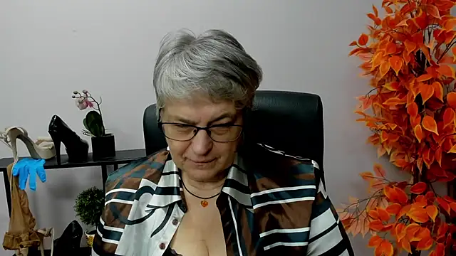 Snapshot of IrisDream chatting on December 12, 2024, 2:00 pm IrisDream online show from December 12, 2024, 2:00 pm