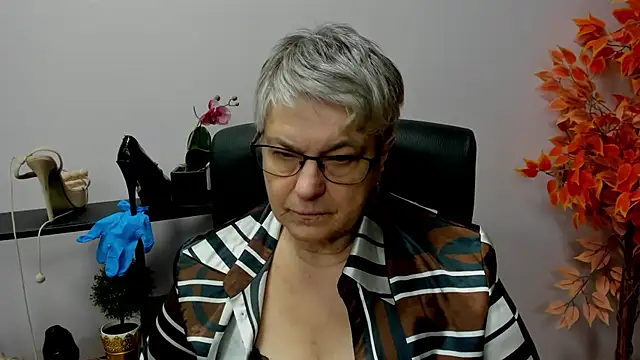 Snapshot of IrisDream chatting on December 16, 2024, 1:54 pm IrisDream online show from December 16, 2024, 1:54 pm