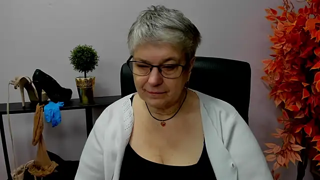 Snapshot of IrisDream chatting on December 20, 2024, 7:12 am IrisDream online show from December 20, 2024, 7:12 am