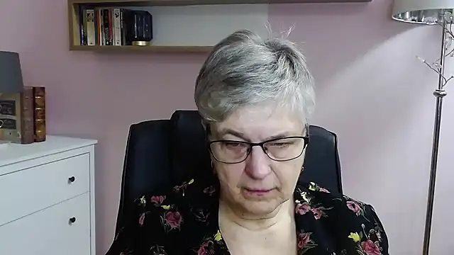 Snapshot of IrisDream chatting on December 23, 2024, 7:28 am IrisDream online show from December 23, 2024, 7:28 am