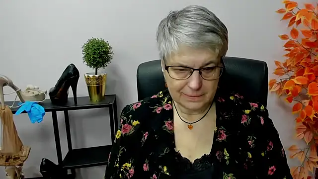 Snapshot of IrisDream chatting on December 30, 2024, 7:15 am IrisDream online show from December 30, 2024, 7:15 am