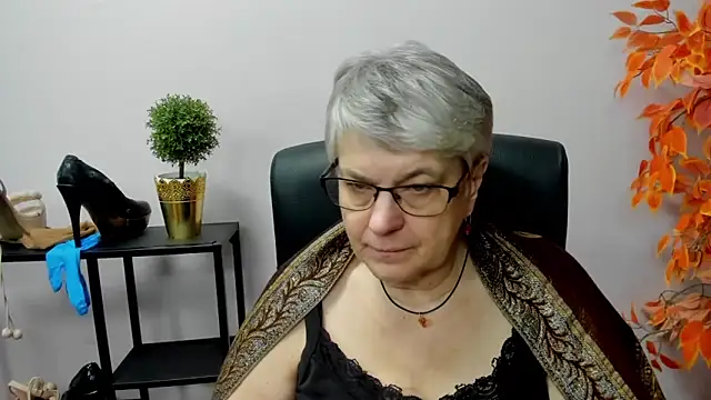 Snapshot of IrisDream chatting on December 31, 2024, 1:19 pm IrisDream online show from December 31, 2024, 1:19 pm