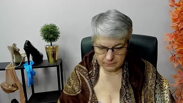 Snapshot of IrisDream chatting on January 2, 2025, 7:12 am IrisDream online show from January 2, 2025, 7:12 am