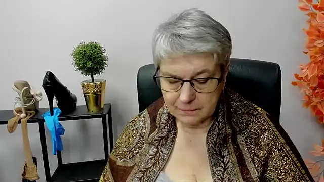 Snapshot of IrisDream chatting on January 2, 2025, 10:37 am IrisDream online show from January 2, 2025, 10:37 am