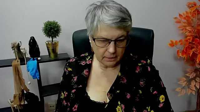 Snapshot of IrisDream chatting on January 14, 2025, 1:49 pm IrisDream online show from January 14, 2025, 1:49 pm