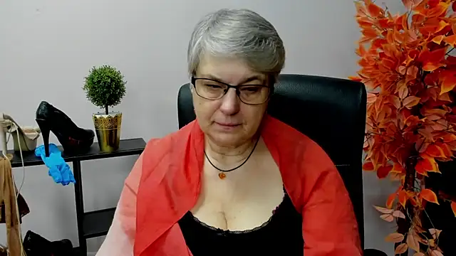 Snapshot of IrisDream chatting on February 3, 2025, 7:18 am IrisDream online show from February 3, 2025, 7:18 am