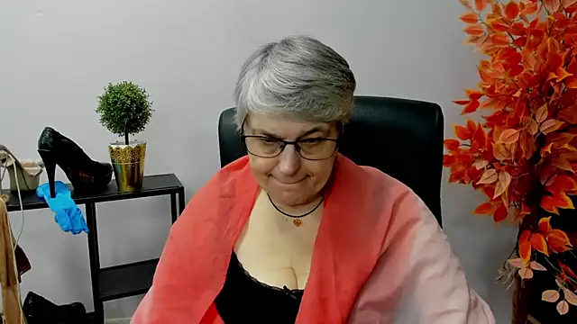 Snapshot of IrisDream chatting on February 3, 2025, 10:58 am IrisDream online show from February 3, 2025, 10:58 am