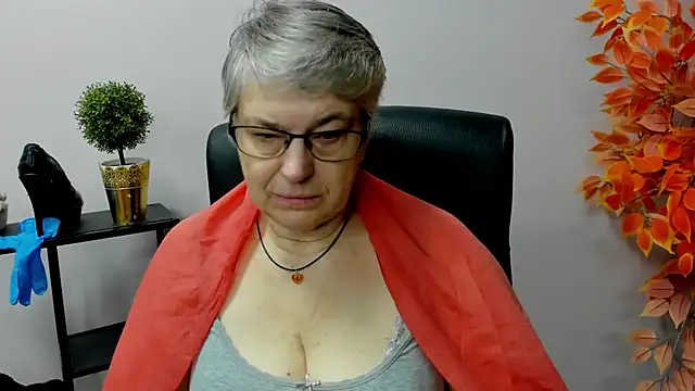 Snapshot of IrisDream chatting on February 6, 2025, 7:24 am IrisDream online show from February 6, 2025, 7:24 am