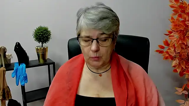 Snapshot of IrisDream chatting on February 7, 2025, 7:18 am IrisDream online show from February 7, 2025, 7:18 am