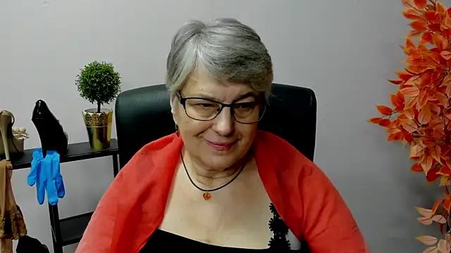 Snapshot of IrisDream chatting on February 7, 2025, 11:12 am IrisDream online show from February 7, 2025, 11:12 am