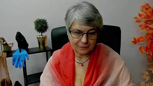 Snapshot of IrisDream chatting on February 10, 2025, 11:15 am IrisDream online show from February 10, 2025, 11:15 am