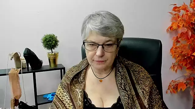 Snapshot of IrisDream chatting on February 11, 2025, 10:37 am IrisDream online show from February 11, 2025, 10:37 am
