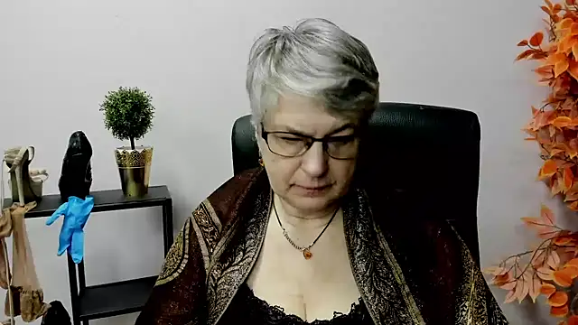 Snapshot of IrisDream chatting on February 12, 2025, 7:13 am IrisDream online show from February 12, 2025, 7:13 am