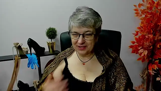 Snapshot of IrisDream chatting on February 13, 2025, 7:24 am IrisDream online show from February 13, 2025, 7:24 am