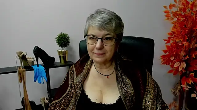 Snapshot of IrisDream chatting on February 13, 2025, 10:34 am IrisDream online show from February 13, 2025, 10:34 am