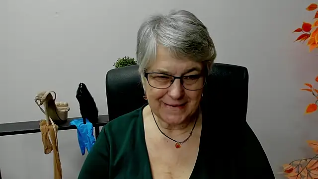 Snapshot of IrisDream chatting on February 14, 2025, 1:51 pm IrisDream online show from February 14, 2025, 1:51 pm
