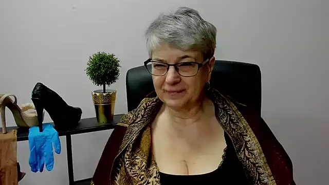 Snapshot of IrisDream chatting on February 17, 2025, 7:15 am IrisDream online show from February 17, 2025, 7:15 am