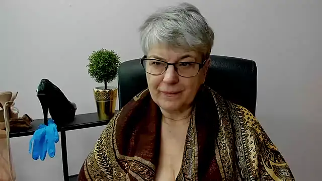 Snapshot of IrisDream chatting on February 17, 2025, 10:51 am IrisDream online show from February 17, 2025, 10:51 am