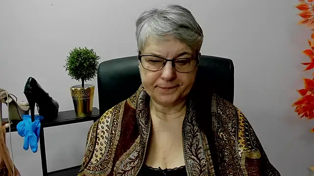 Snapshot of IrisDream chatting on February 18, 2025, 7:21 am IrisDream online show from February 18, 2025, 7:21 am