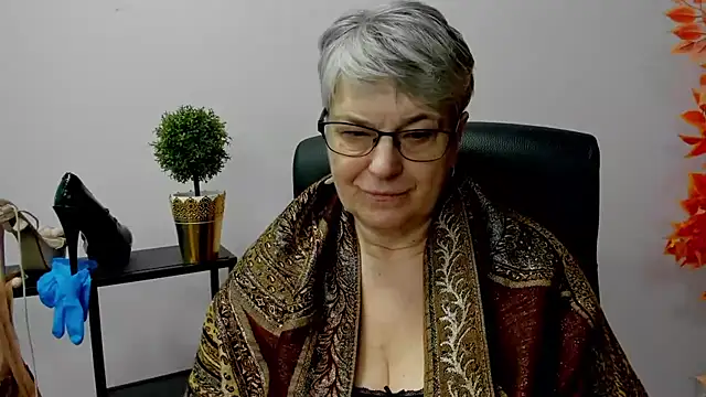 Snapshot of IrisDream chatting on February 18, 2025, 10:49 am IrisDream online show from February 18, 2025, 10:49 am
