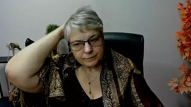 Snapshot of IrisDream chatting on February 21, 2025, 1:22 pm IrisDream online show from February 21, 2025, 1:22 pm