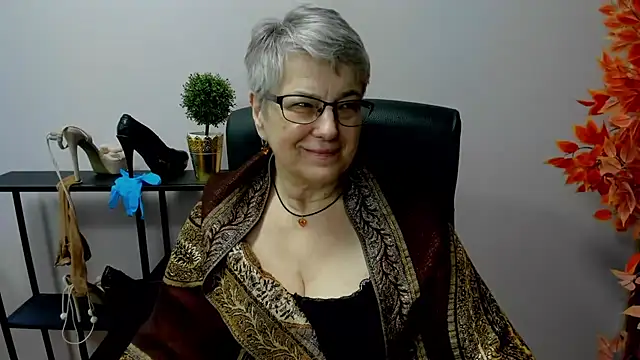 Snapshot of IrisDream chatting on February 24, 2025, 10:48 am IrisDream online show from February 24, 2025, 10:48 am