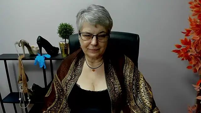 Snapshot of IrisDream chatting on February 24, 2025, 1:53 pm IrisDream online show from February 24, 2025, 1:53 pm