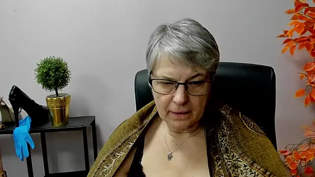 Snapshot of IrisDream chatting on March 12, 2025, 1:19 pm IrisDream online show from March 12, 2025, 1:19 pm
