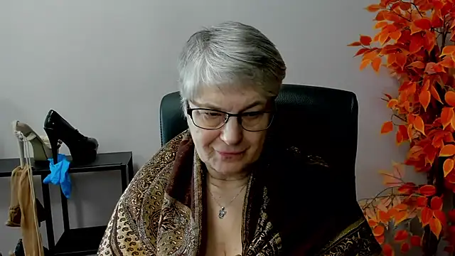 Snapshot of IrisDream chatting on March 17, 2025, 10:49 am IrisDream online show from March 17, 2025, 10:49 am