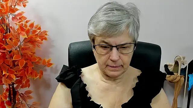 IrisDream online show from September 17, 2025, 6:15 am