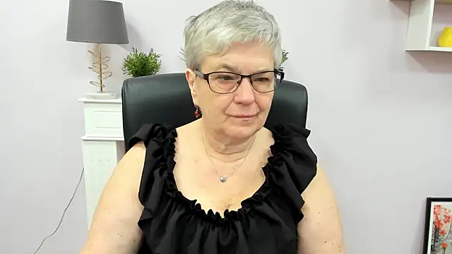 IrisDream online show from May 11, 2026, 5:57 am