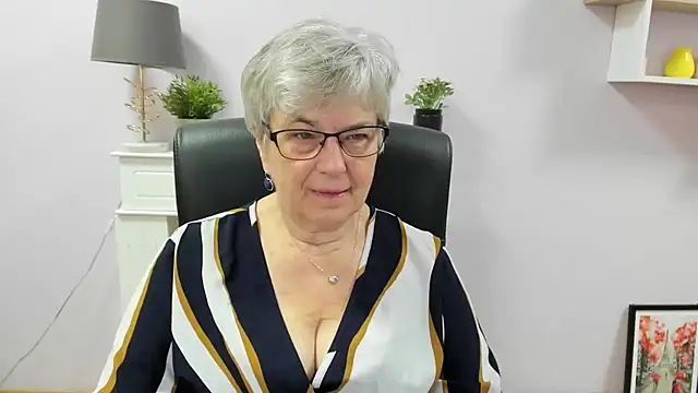 IrisDream online show from July 10, 2026, 5:56 am