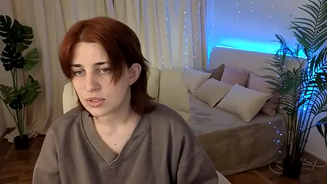 Snapshot of FoxyRayy chatting on November 10, 2025, 10:36 am FoxyRayy online show from November 10, 2025, 10:36 am