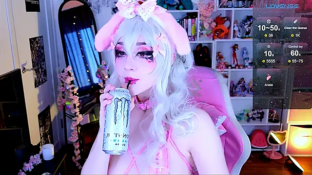 Snapshot of Aki__Ra chatting on February 15, 2026, 2:14 pm Aki Ra online show from February 15, 2026, 2:14 pm