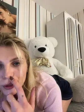 Snapshot of Liya_my chatting on October 22, 2025, 6:18 pm Liya my online show from October 22, 2025, 6:18 pm