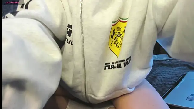 Snapshot of purebeautie13 chatting on February 6, 2026, 12:41 pm purebeautie13 online show from February 6, 2026, 12:41 pm