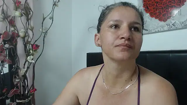 Angelinna Milf online show from December 15, 2024, 11:55 am