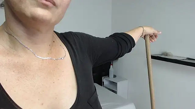 Angelinna Milf online show from December 17, 2024, 2:01 am