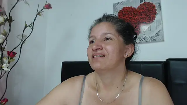 Angelinna Milf online show from December 17, 2024, 11:05 pm