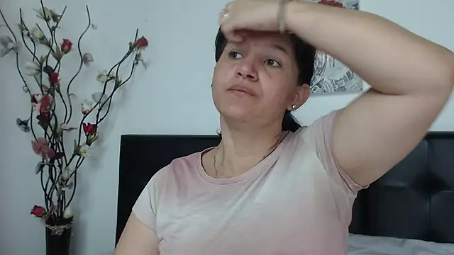 Angelinna Milf online show from December 21, 2024, 7:06 pm