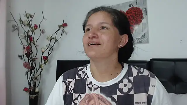 Angelinna Milf online show from December 27, 2024, 6:31 pm