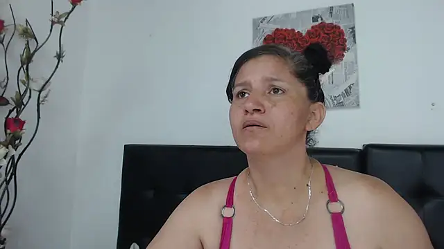 Angelinna Milf online show from January 3, 2025, 6:57 pm