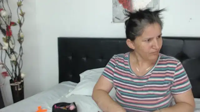 Angelinna Milf online show from January 7, 2025, 2:31 am
