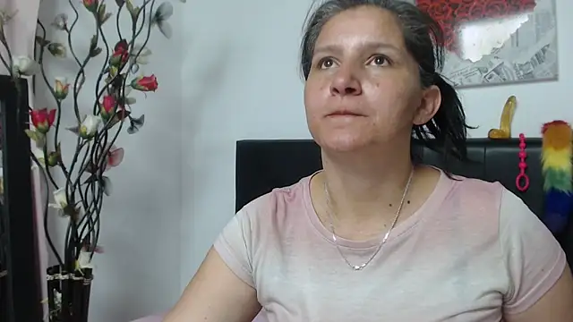 Angelinna Milf online show from January 14, 2025, 11:37 pm