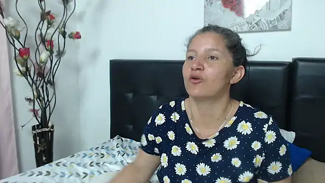 Angelinna Milf online show from January 28, 2025, 3:04 am